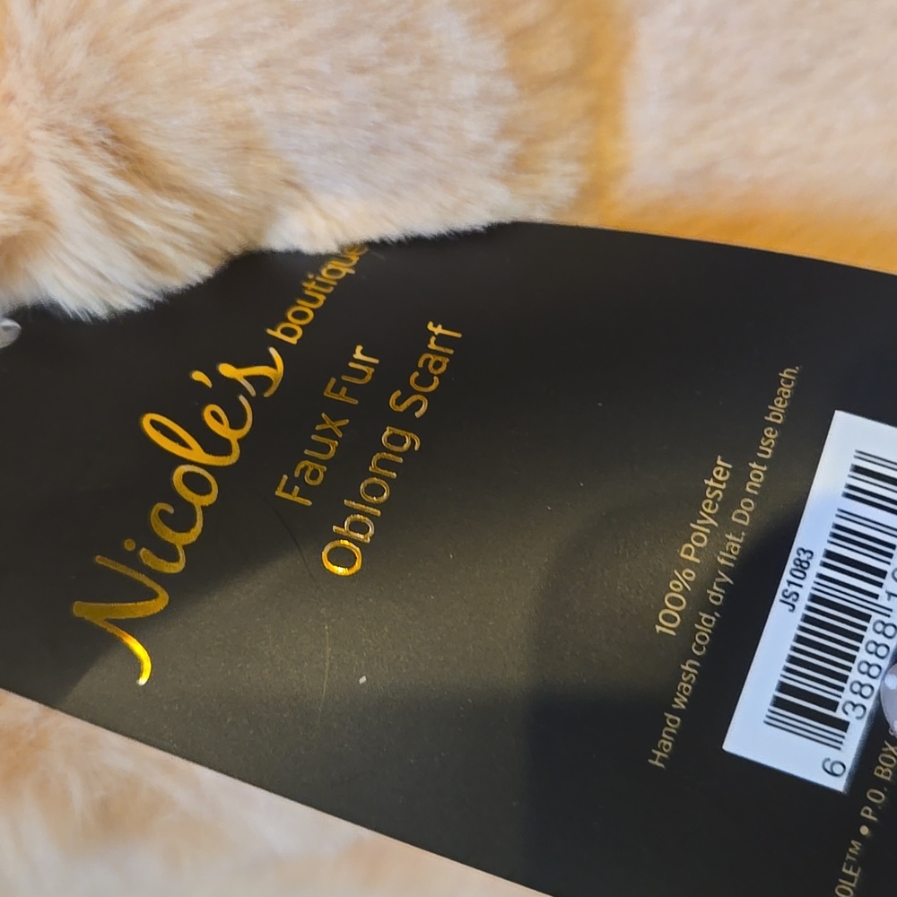 New Nicole's Boutique Blush Faux Fur Oblong Scarf - Picture 3 of 5